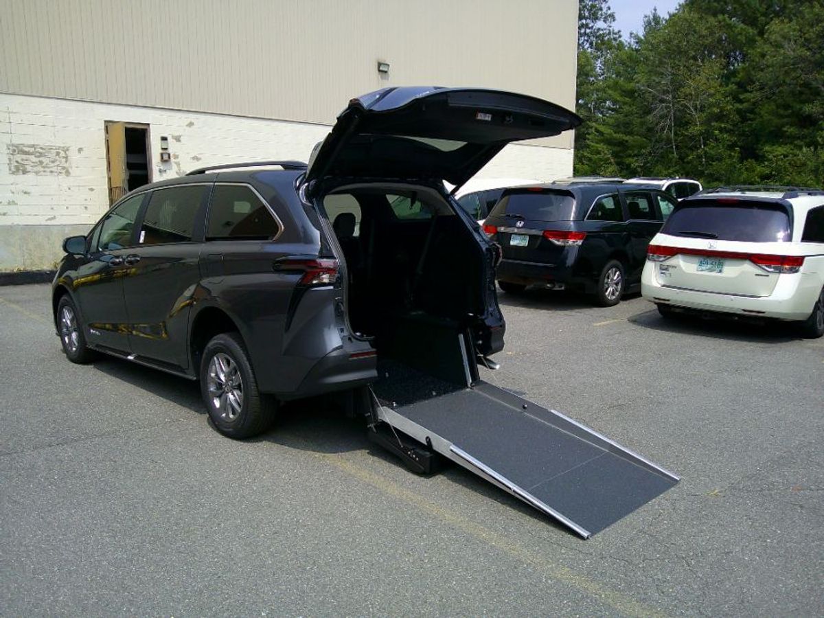 2025 TOYOTA SIENNA - Image 1