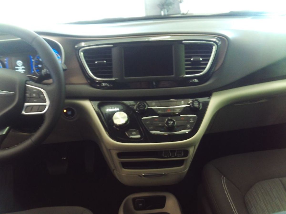 2024 CHRYSLER VOYAGER - Image 20