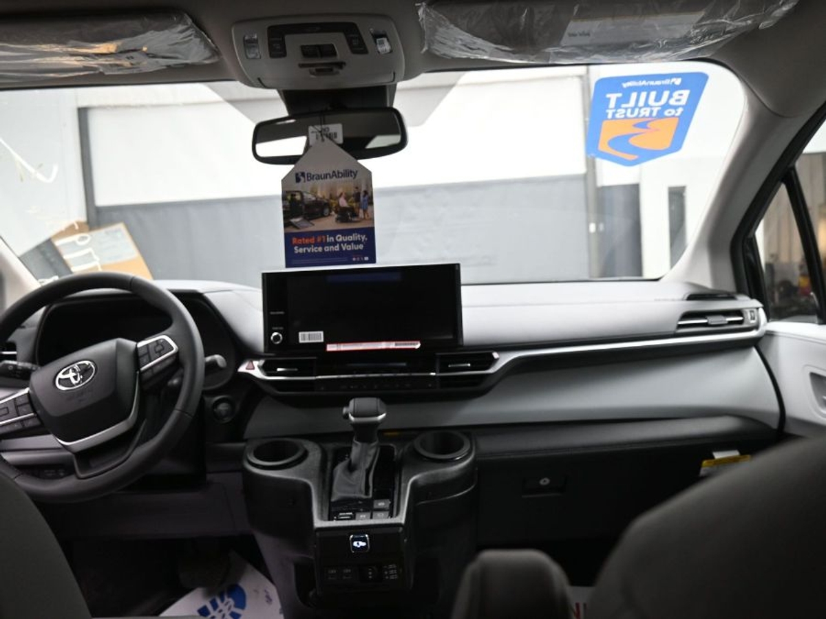 Black Toyota Sienna image number 12