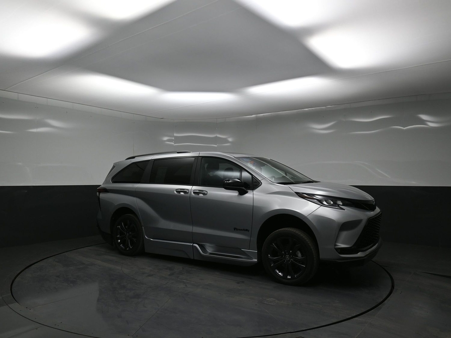New 2025 Toyota Sienna Hybrid XSE Sport - BraunAbility Side Entry Entry Fold Out Automatic Ramp