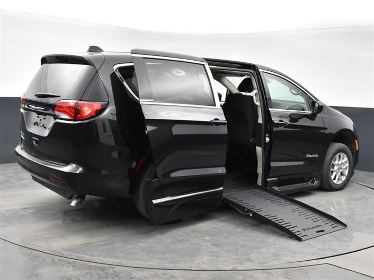 2023 CHRYSLER VOYAGER - Image 12