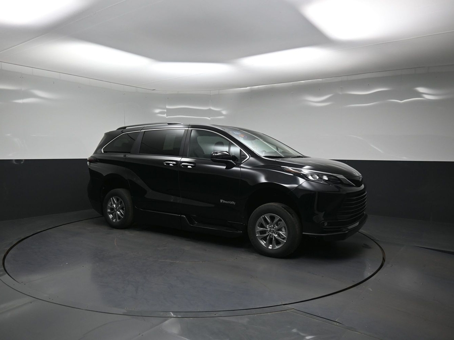 New 2026 Toyota Sienna Hybrid XLE Add - BraunAbility Side Entry In Floor Automatic Ramp