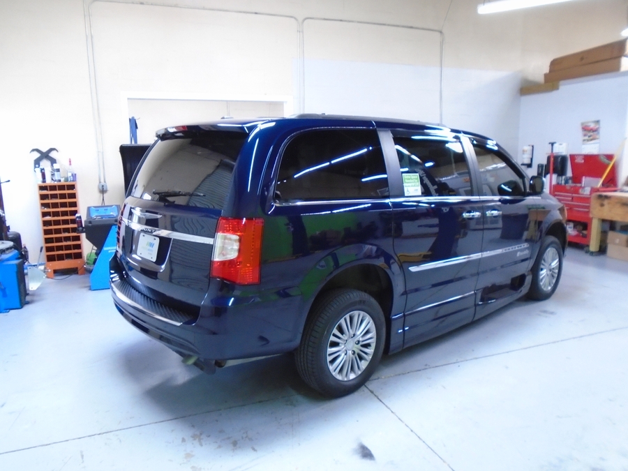 2016 Chrysler Town & Country Touring-L - Photo 22