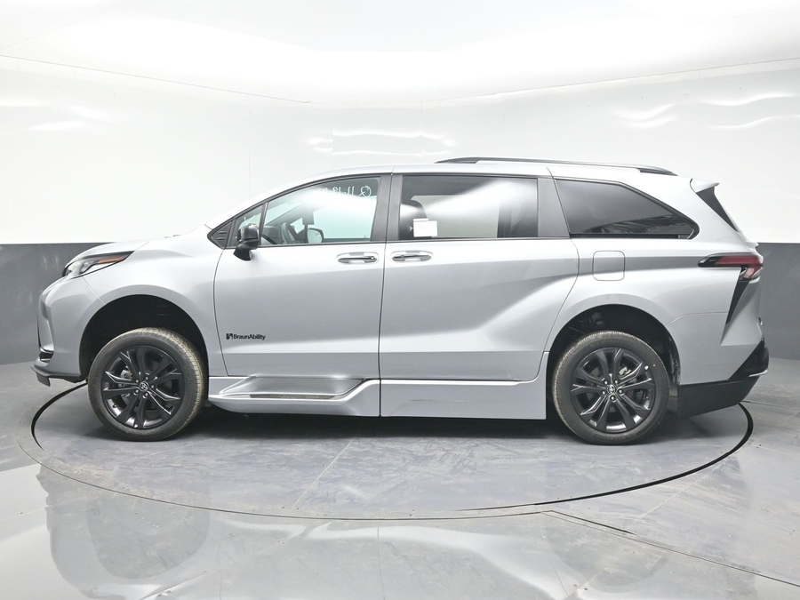 New 2025 Toyota Sienna Hybrid XSE Sport - BraunAbility Side Entry Entry Fold Out Automatic Ramp