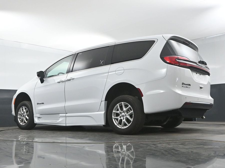 Used 2024 Chrysler Pacifica Touring L - BraunAbility Side Entry Entry Fold Out Automatic Ramp