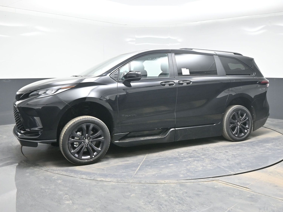 Black Toyota Sienna image number 6