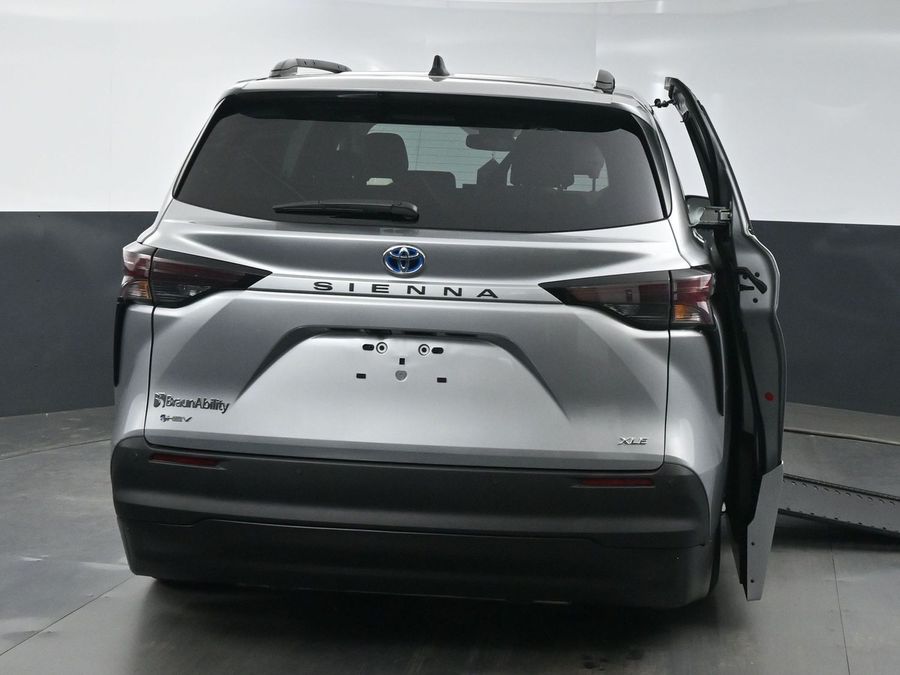 New 2025 Toyota Sienna Hybrid XLE Plus - BraunAbility Side Entry Entry In Floor Automatic Ramp