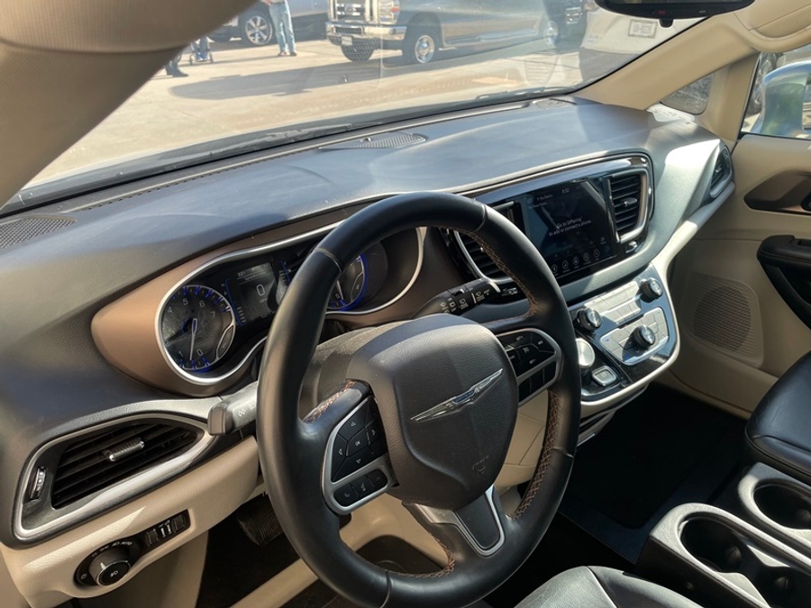 Used 2018 Chrysler Pacifica Touring L - BraunAbility Side Entry Fold Out Automatic Ramp
