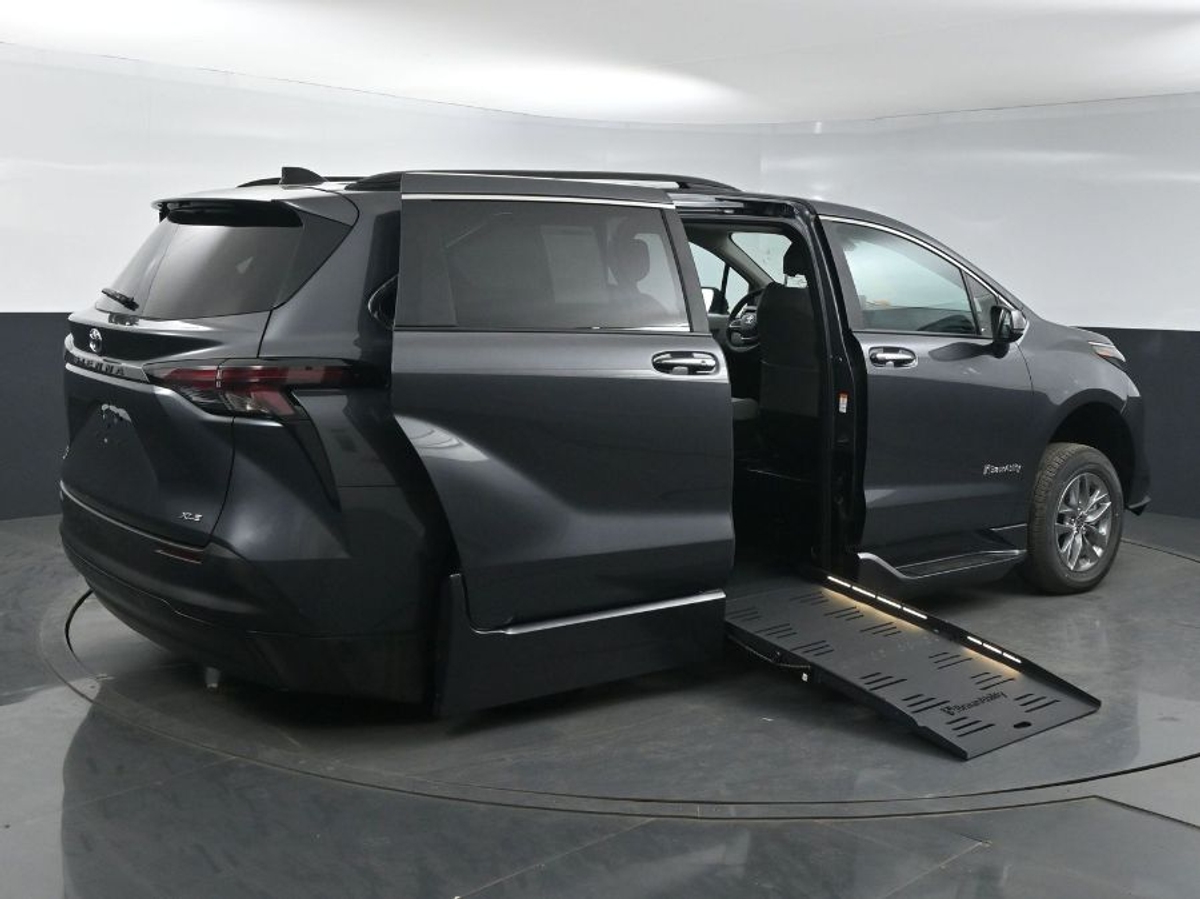 2025 TOYOTA SIENNA - Image 7