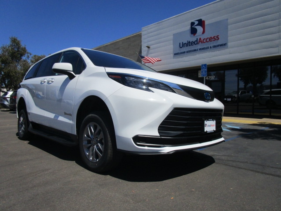 New 2025 Toyota Sienna Hybrid LE - BraunAbility Commercial Rear Entry Entry Fold Out Manual Ramp
