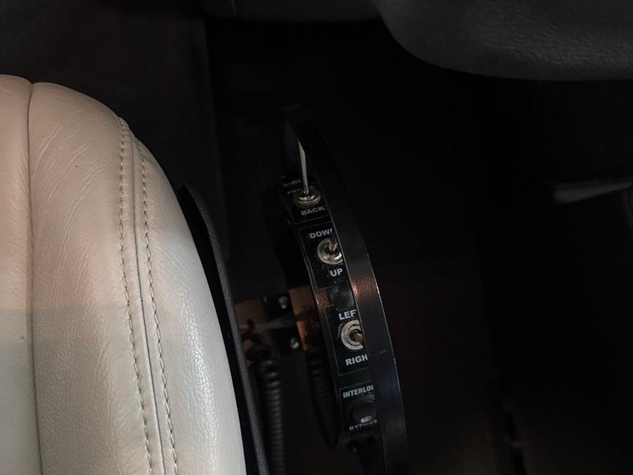 Black Toyota Sienna image number 18
