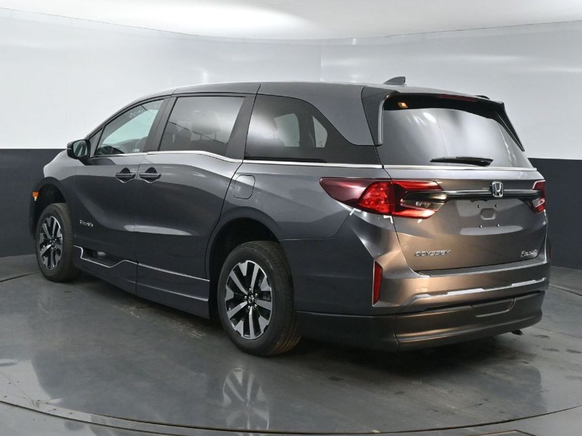 Grey Honda Odyssey image number 5