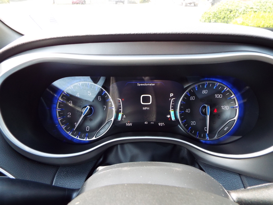 2027 Chrysler Voyager LX - Photo 9