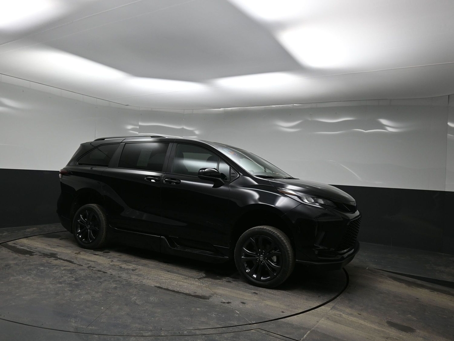 New 2025 Toyota Sienna Hybrid XSE Sport - BraunAbility Side Entry Entry In Floor Automatic Ramp
