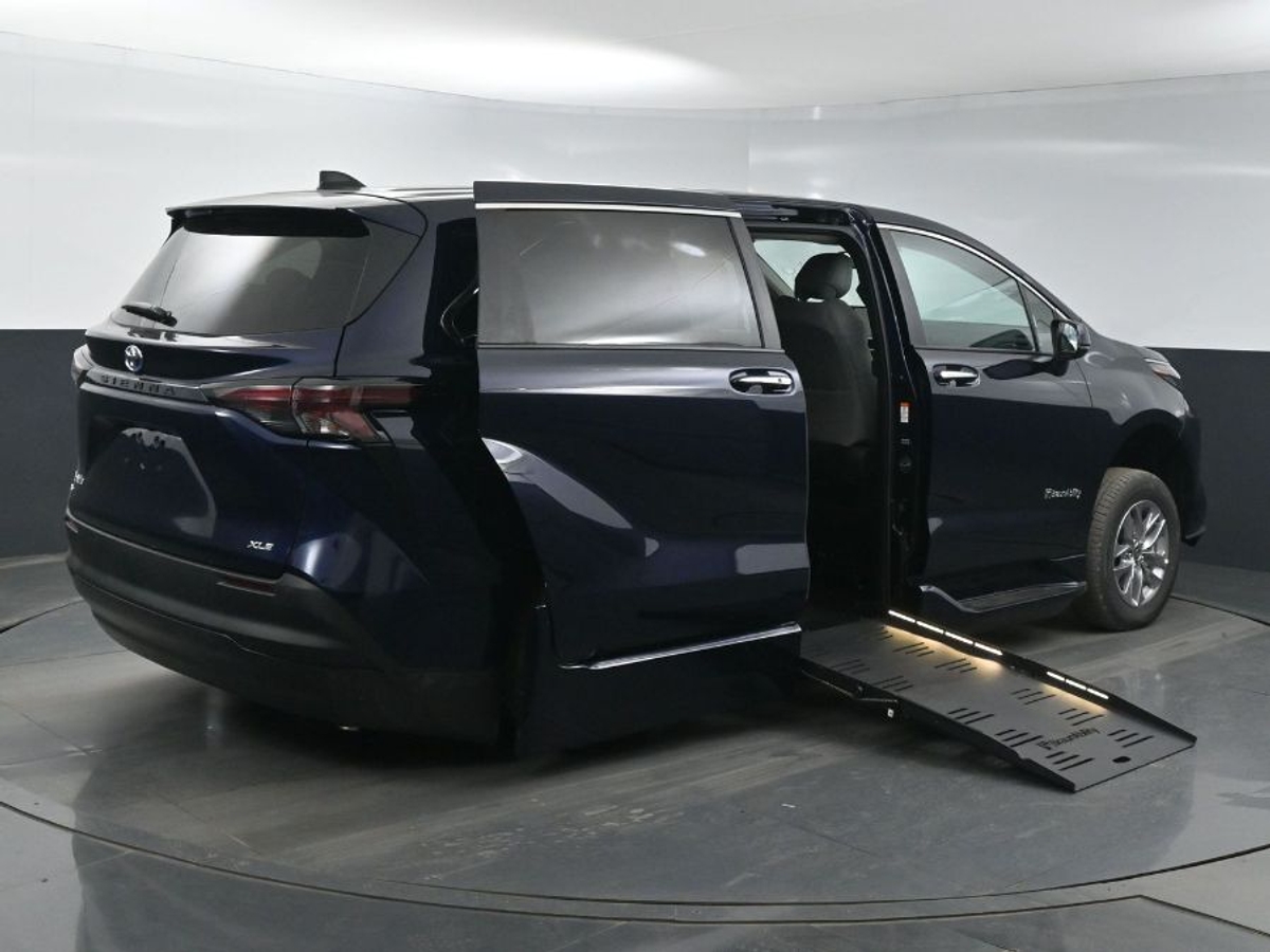 2025 TOYOTA SIENNA - Image 7