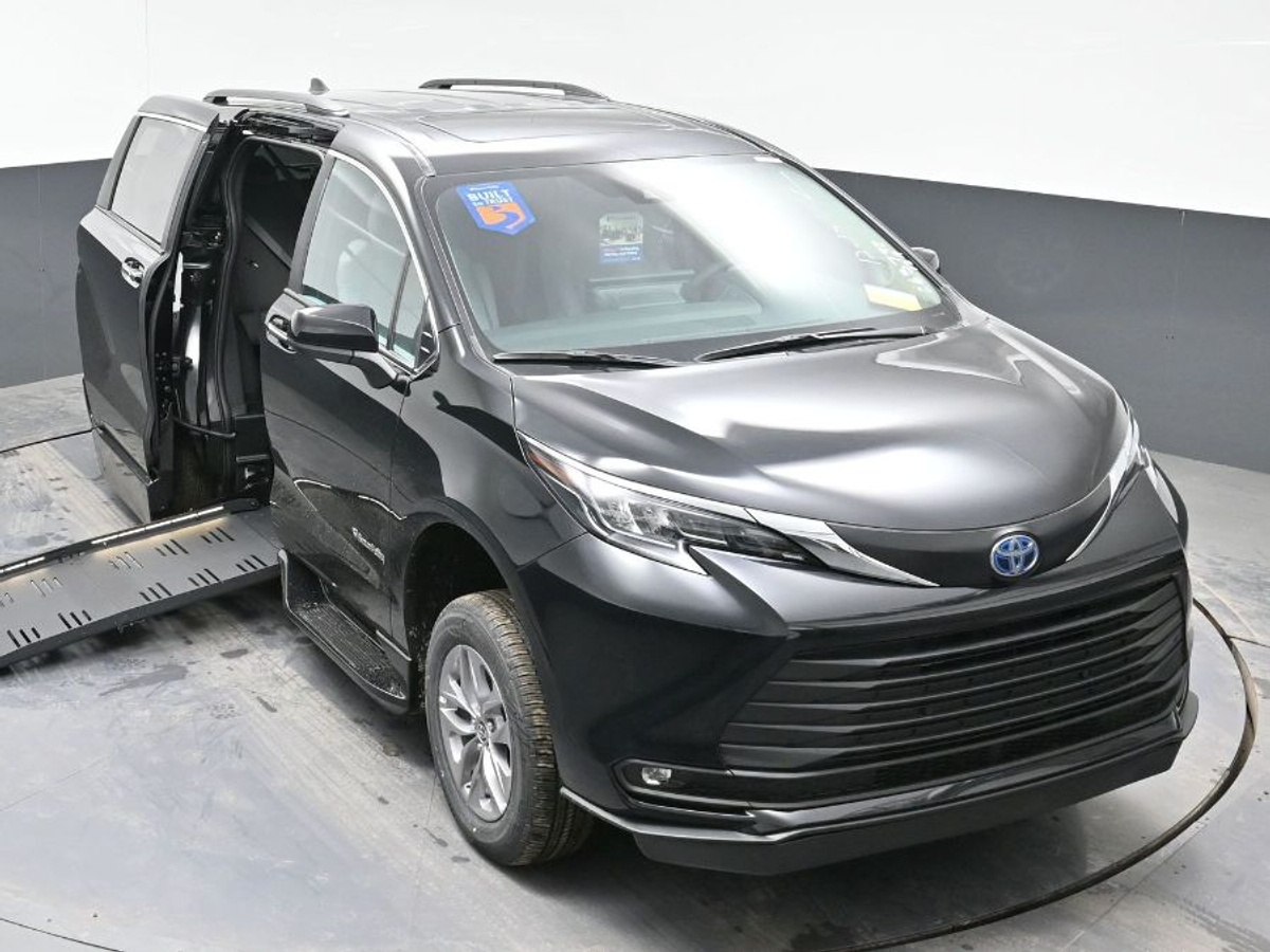 2025 TOYOTA SIENNA - Image 23