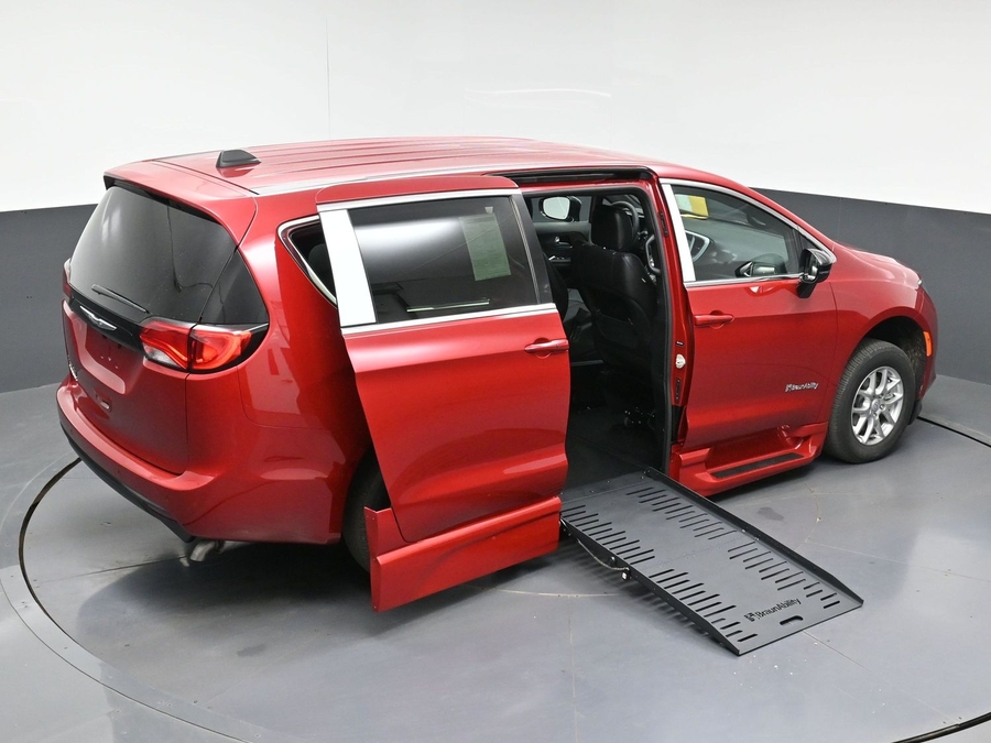 New 2026 Chrysler Voyager LX - BraunAbility Side Entry Fold Out Automatic Ramp