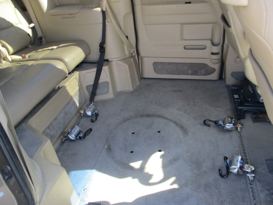 Gold Honda Odyssey image number 18