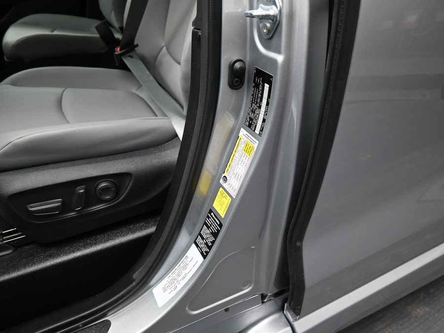 New 2025 Toyota Sienna Hybrid XLE Plus - BraunAbility Side Entry Entry In Floor Automatic Ramp
