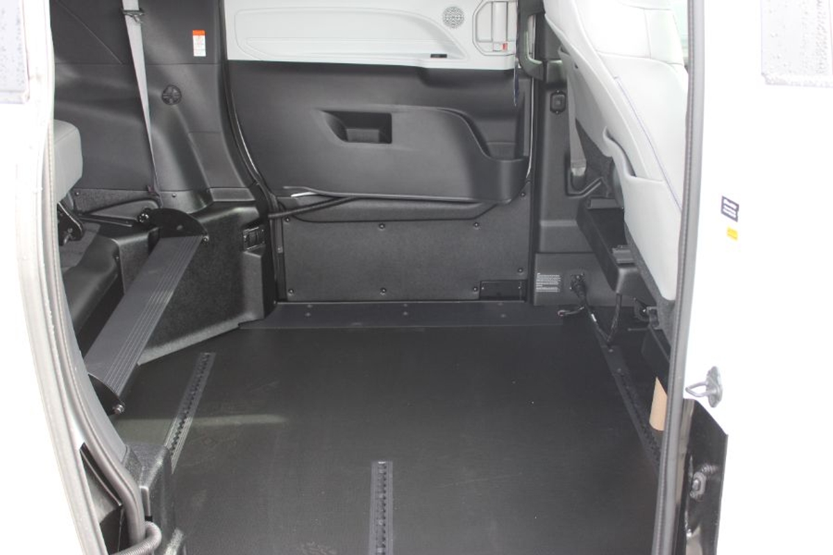 2025 TOYOTA SIENNA - Image 13