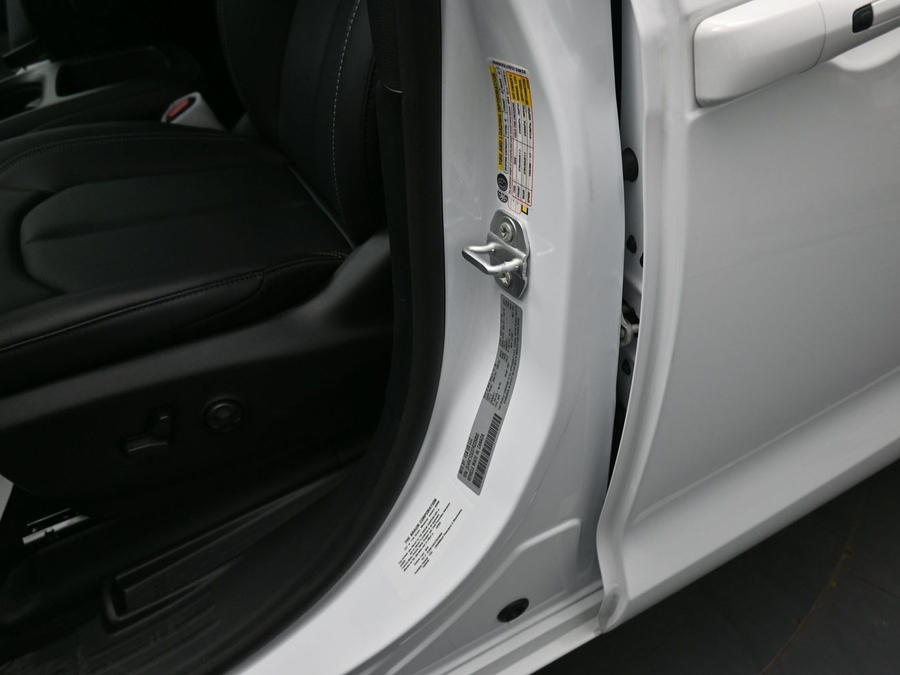 New 2026 Chrysler Voyager LX - BraunAbility Rear Entry Entry Fold Out Manual Ramp