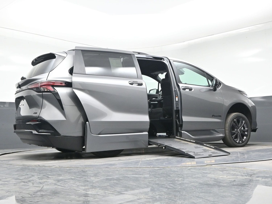 New 2026 Toyota Sienna Hybrid XSE Sport - BraunAbility Side Entry Entry Fold Out Automatic Ramp