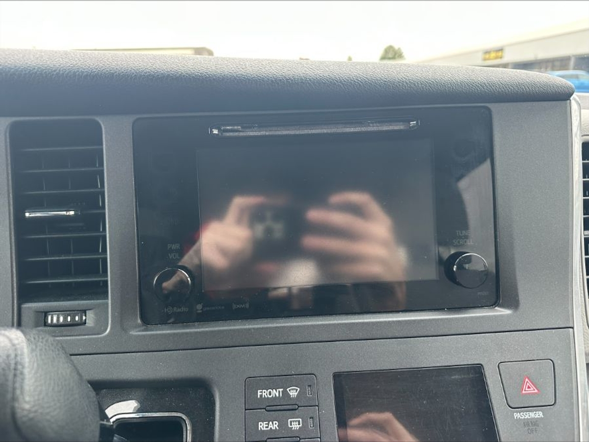 2017 TOYOTA SIENNA - Image 12