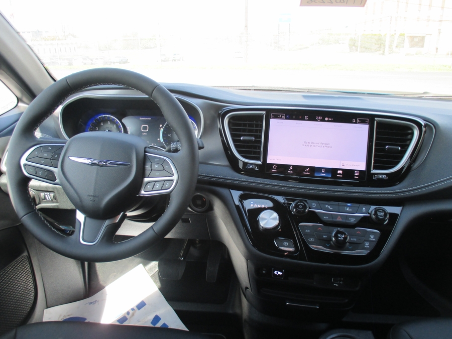 Blue Chrysler Pacifica image number 18