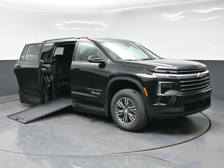 New 2026 Chevrolet Traverse 1LT - BraunAbility Side Entry In Floor Automatic Ramp