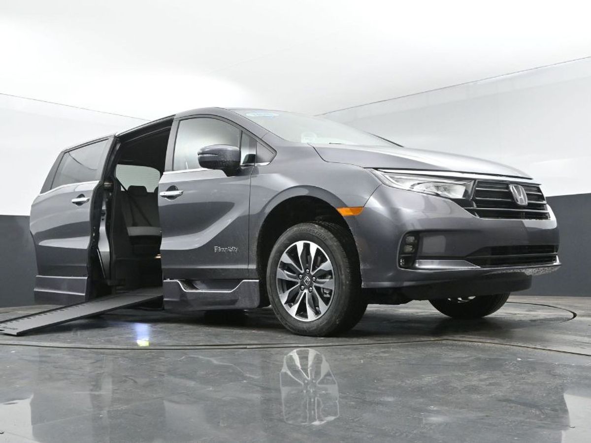 Grey Honda Odyssey image number 9