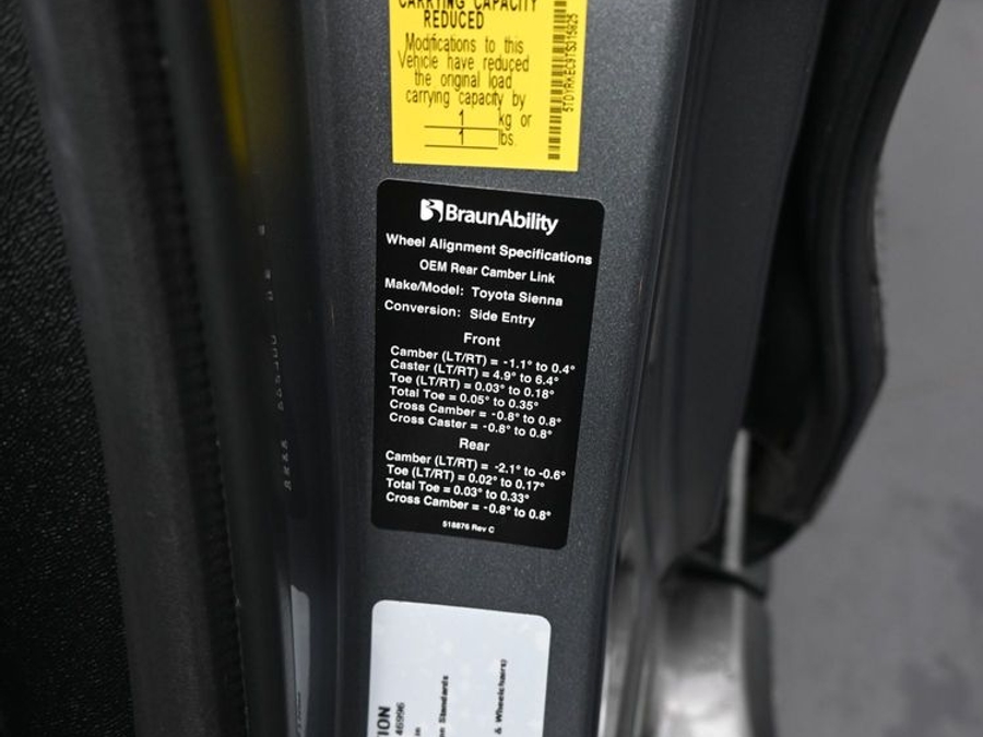 New 2026 Toyota Sienna Hybrid XLE Base - BraunAbility Side Entry Fold Out Automatic Ramp