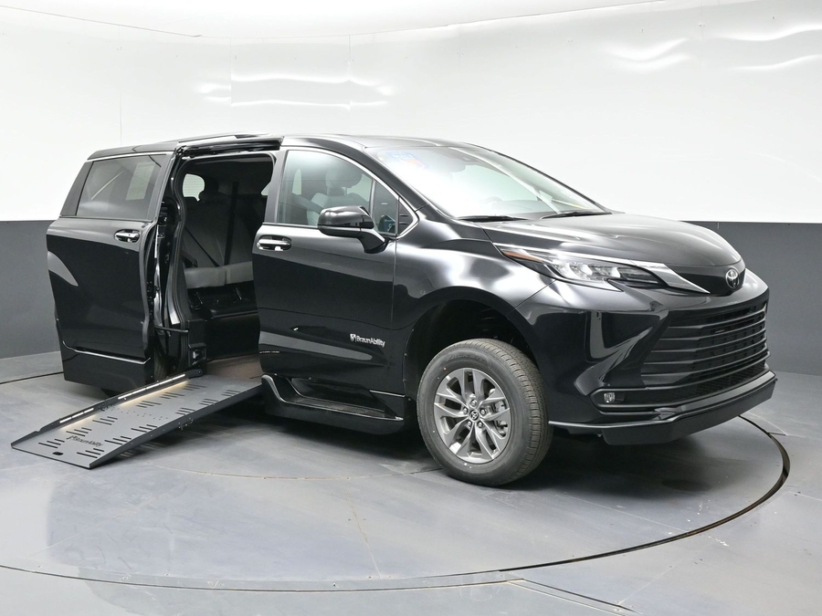 Imagen de la Toyota Sienna negra número 8