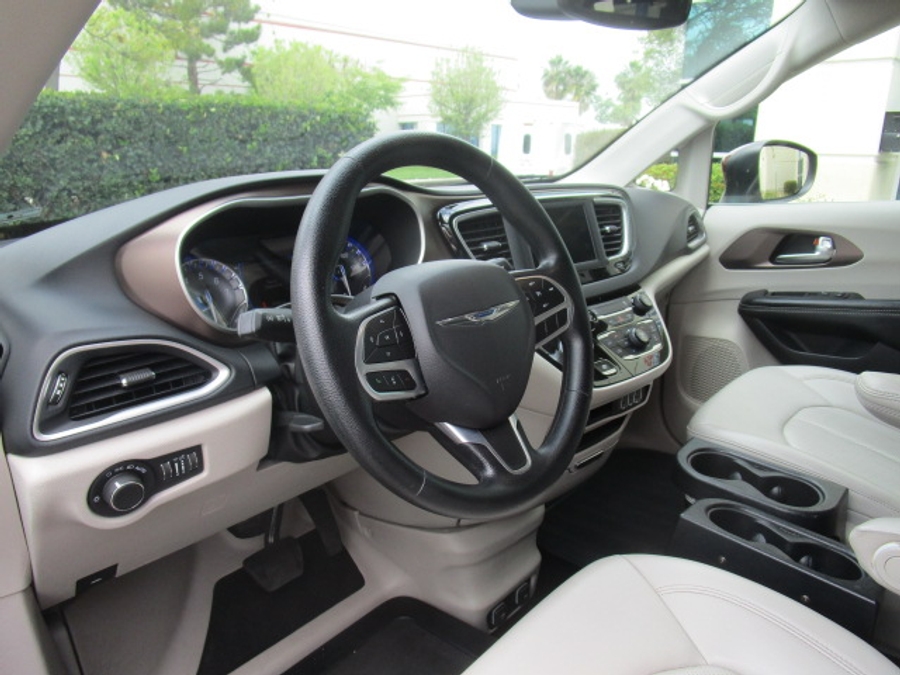 Used 2021 Chrysler Voyager LXi - BraunAbility Side Entry Entry Fold Out Automatic Ramp