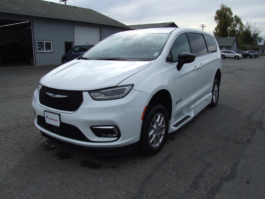 Used 2024 Chrysler Pacifica Touring L - BraunAbility Side Entry Fold Out Automatic Ramp