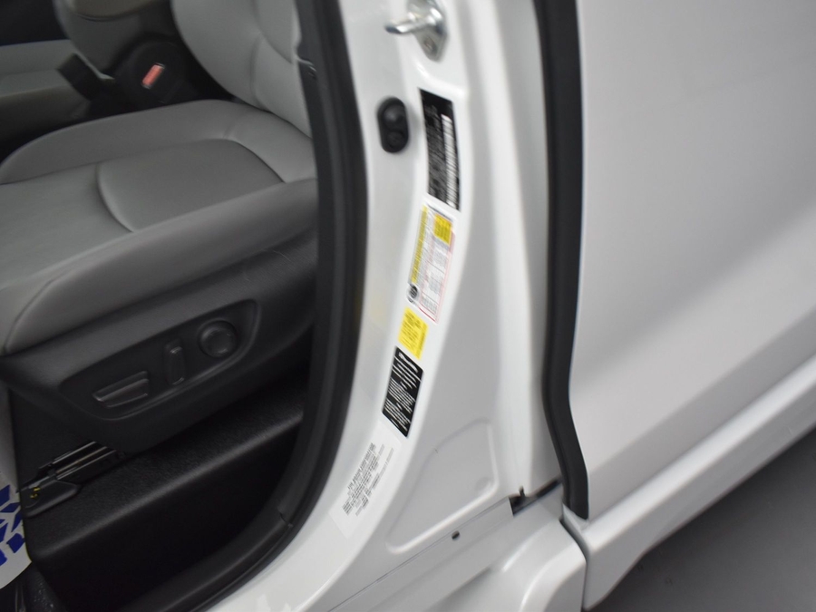 New 2025 Toyota Sienna Hybrid XLE Plus - BraunAbility Side Entry Entry Fold Out Automatic Ramp