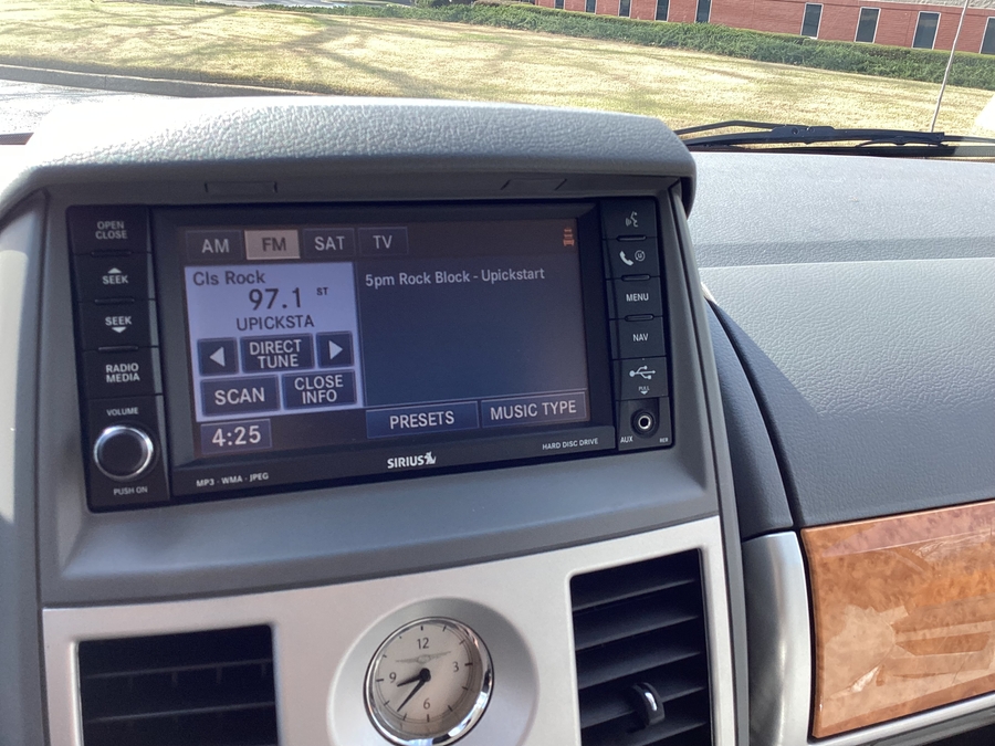  Chrysler Town and Country image number 15