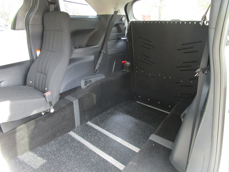 White Toyota Sienna image number 9