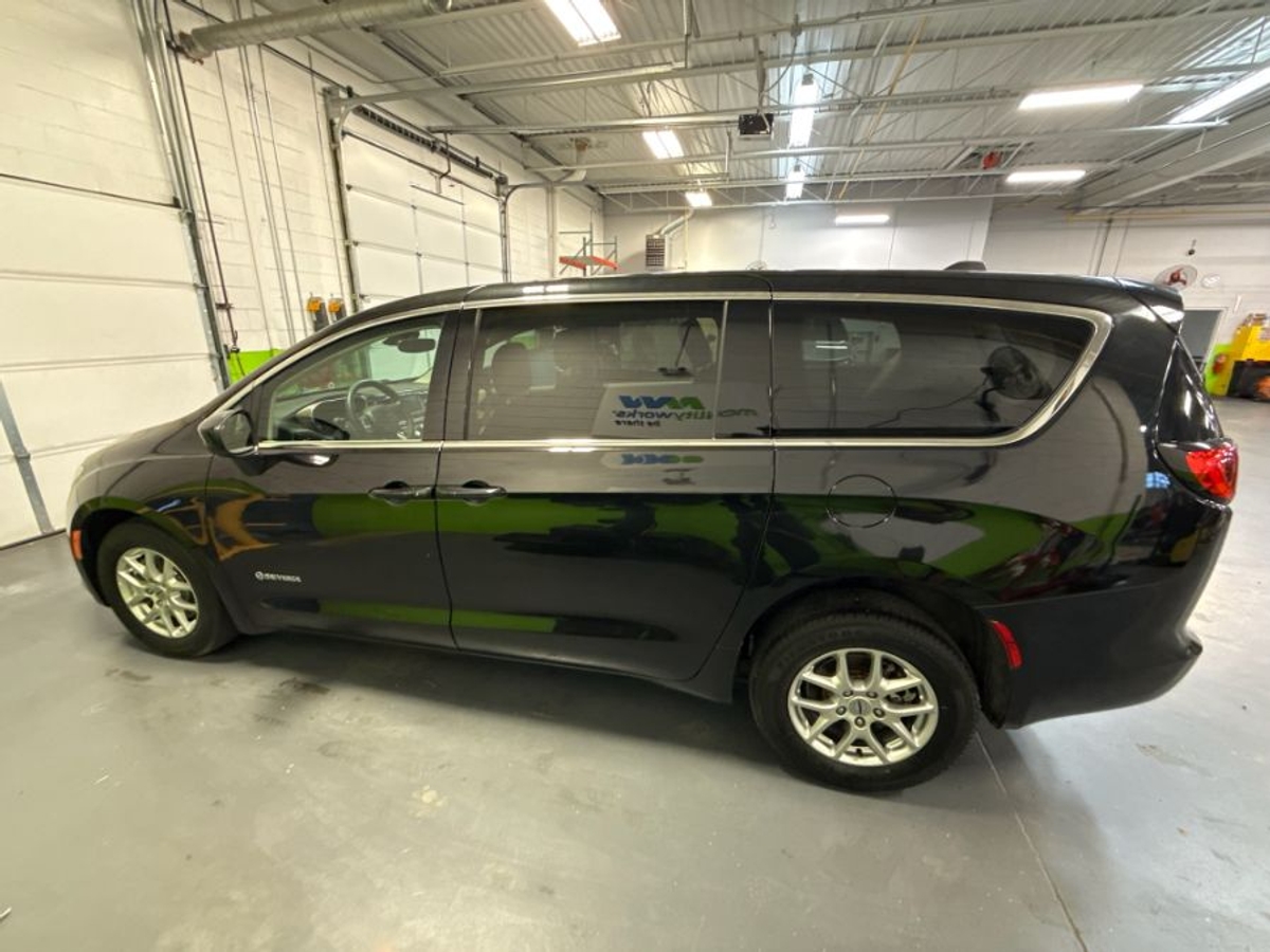 2024 CHRYSLER VOYAGER - Image 8