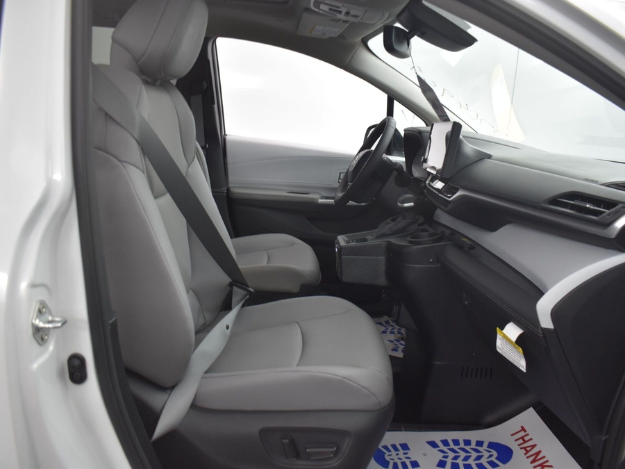 New 2025 Toyota Sienna Hybrid XLE Plus - BraunAbility Side Entry Entry Fold Out Automatic Ramp