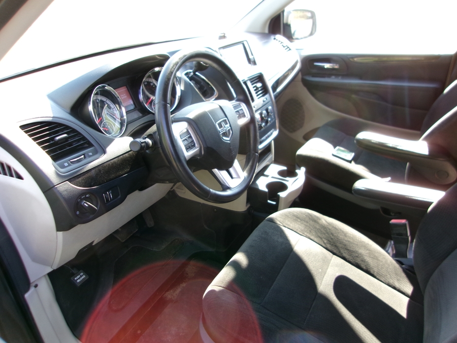 Grey Dodge Grand Caravan image number 18