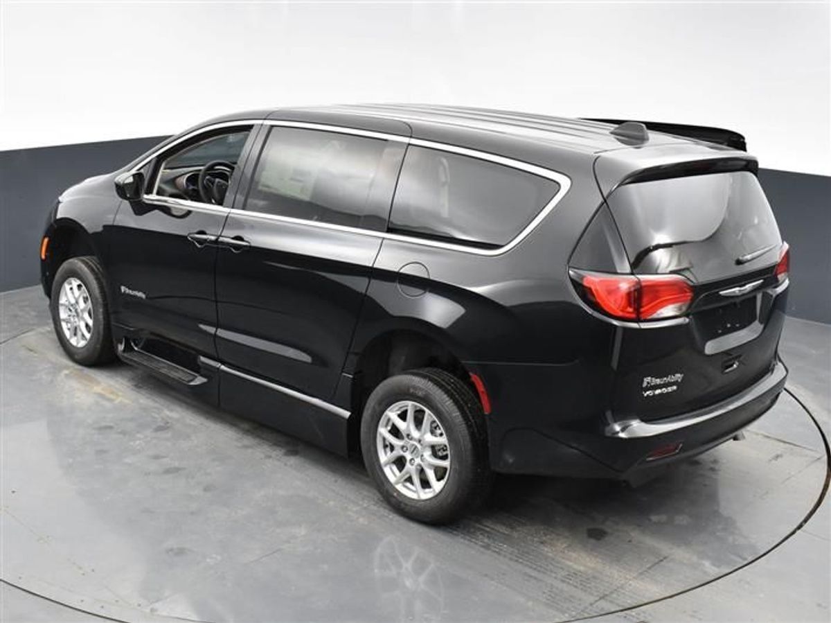 2023 CHRYSLER VOYAGER - Image 4