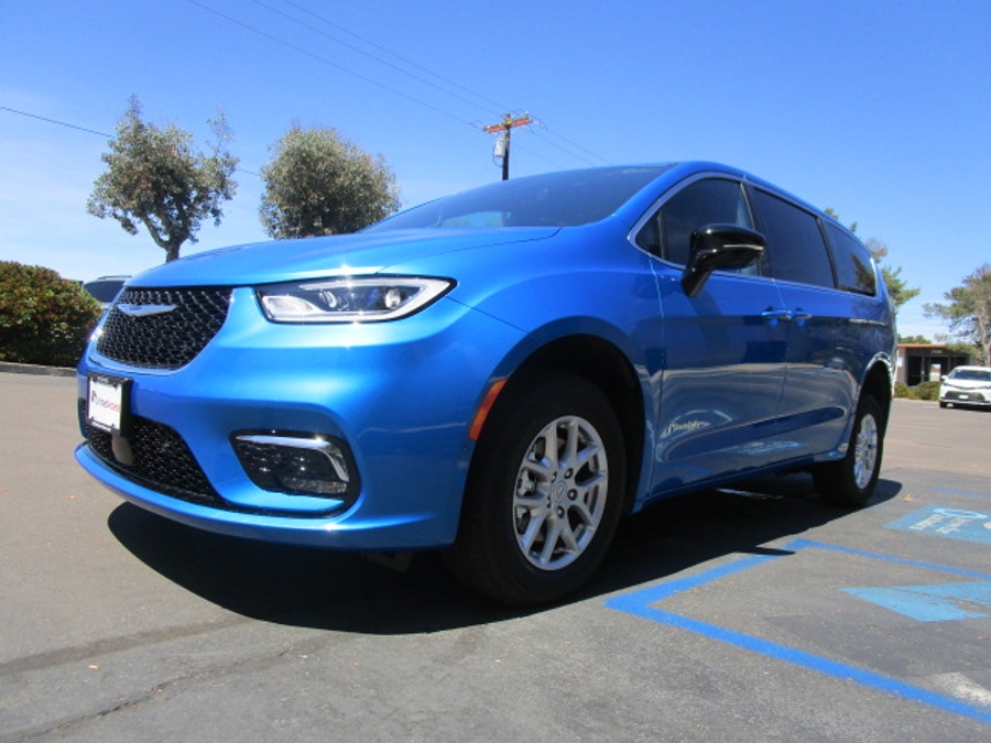 New 2026 Chrysler Pacifica Select Safety - BraunAbility Rear Entry Entry Fold Out Manual Ramp