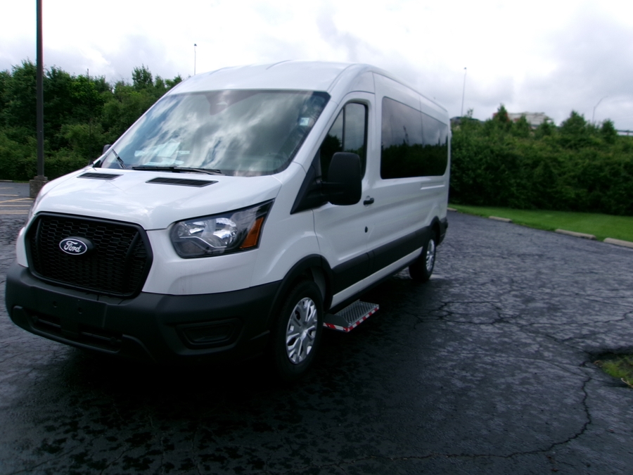 White Ford T350 image number 1
