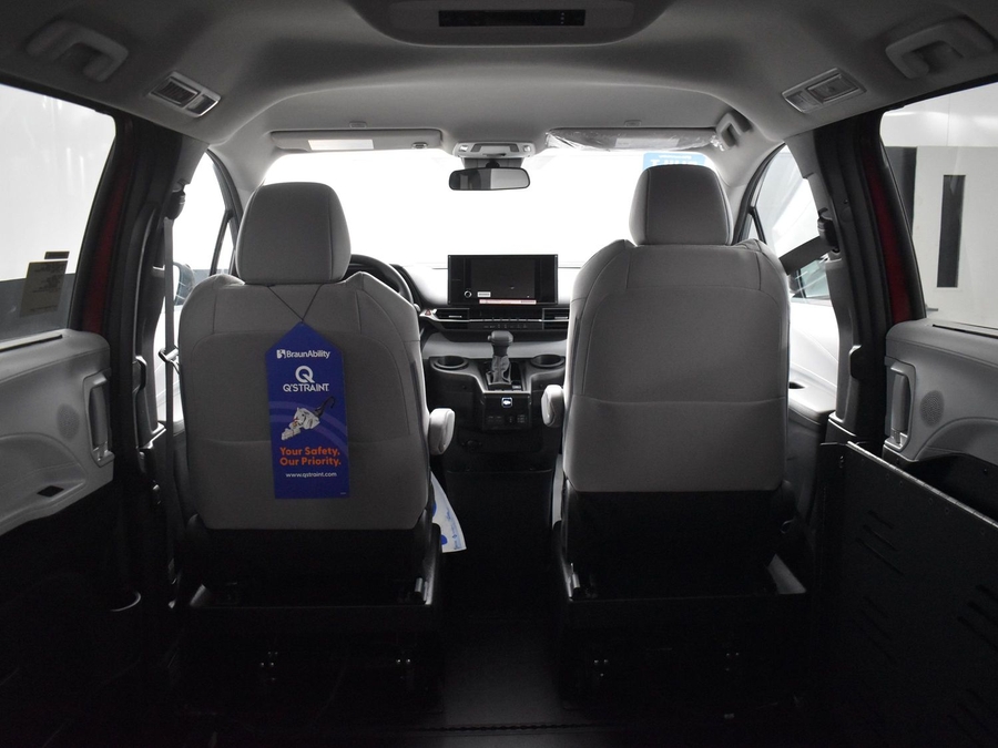 New 2025 Toyota Sienna Hybrid LE - BraunAbility Side Entry Entry Fold Out Automatic Ramp