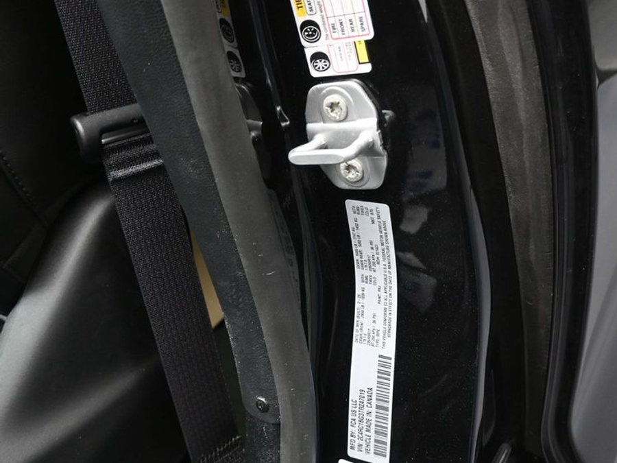 Black Chrysler Pacifica image number 12