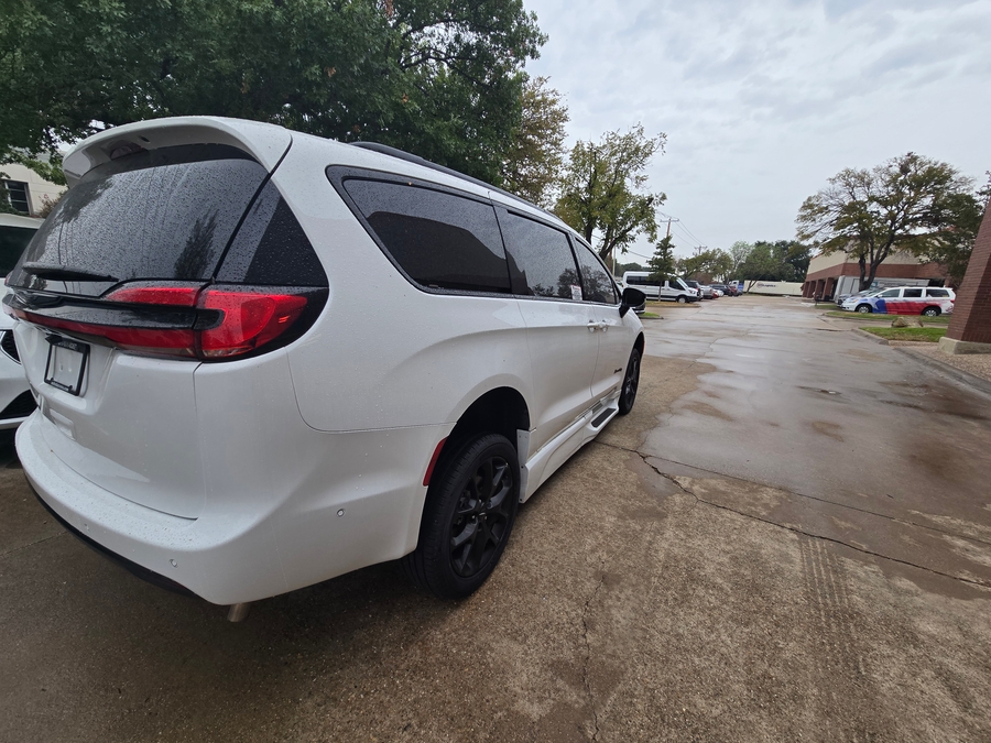 Used 2024 Chrysler Pacifica Touring L - BraunAbility Side Entry In Floor Automatic Ramp
