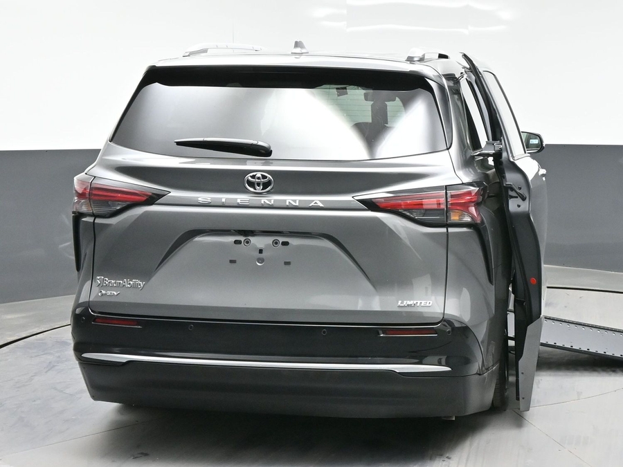 New 2026 Toyota Sienna Hybrid Limited - BraunAbility Side Entry Entry In Floor Automatic Ramp