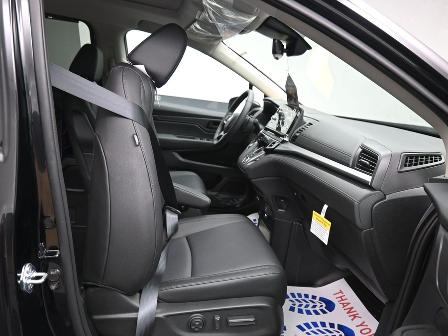 Black Honda Odyssey image number 8
