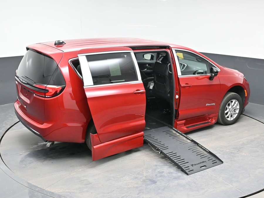 Red Chrysler Pacifica image number 22