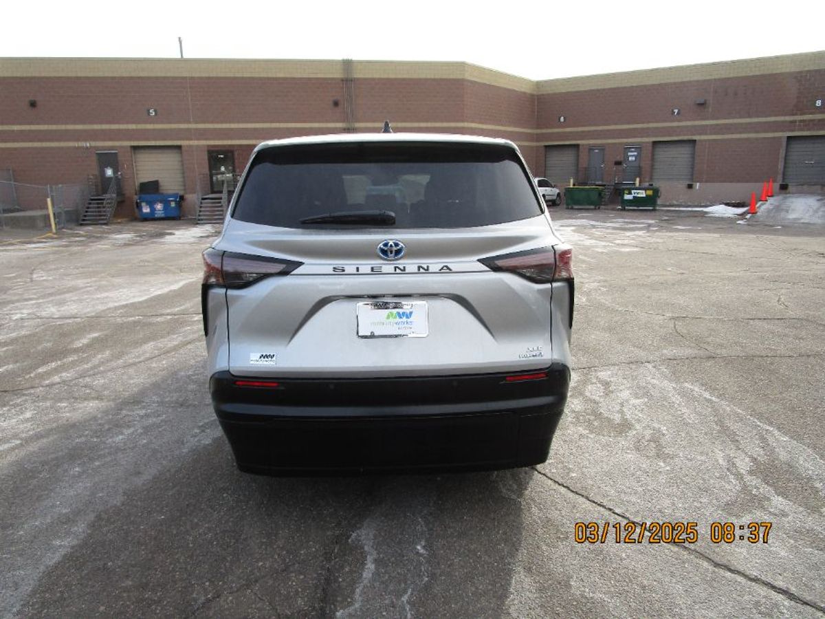2024 TOYOTA SIENNA - Image 4
